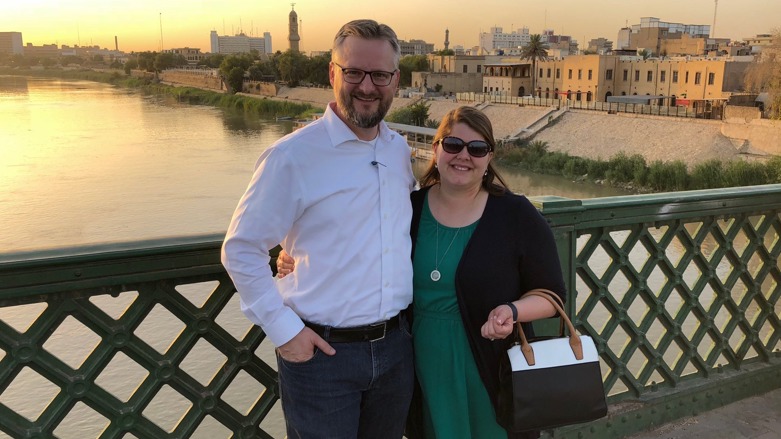 المواطن الأمريكي ستيفن ترول وزوجته في بغداد