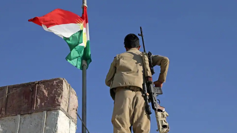 A Kurdish peshmerga fighter affiliated with the Iranian Kurdistan Democratic Party stands guard in Koye, Iraqi Kurdistan, Oct. 1, 2022 (Photo: AFP)