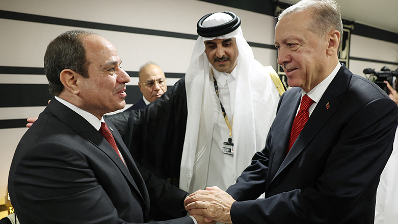 أول مصافحة بين إردوغان والسيسي في قطر - صورة: الرئاسة التركية