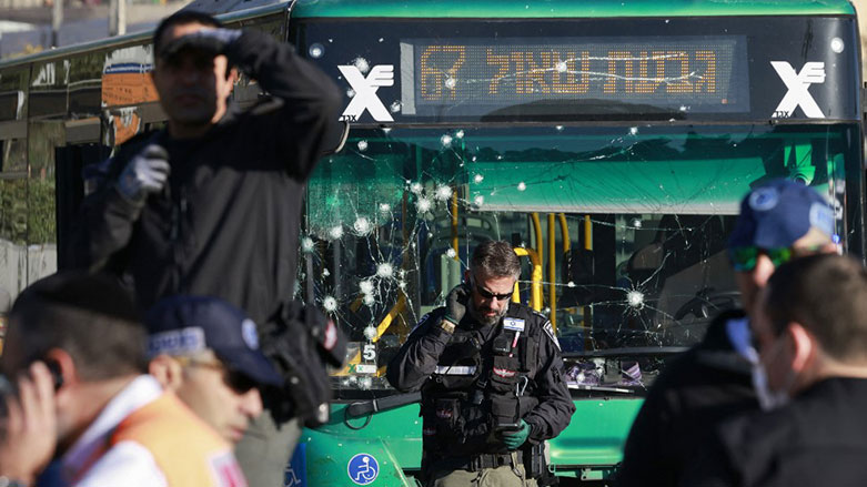 Kudüs'teki patlamada zarar gören otobüs (Foto: AFP)