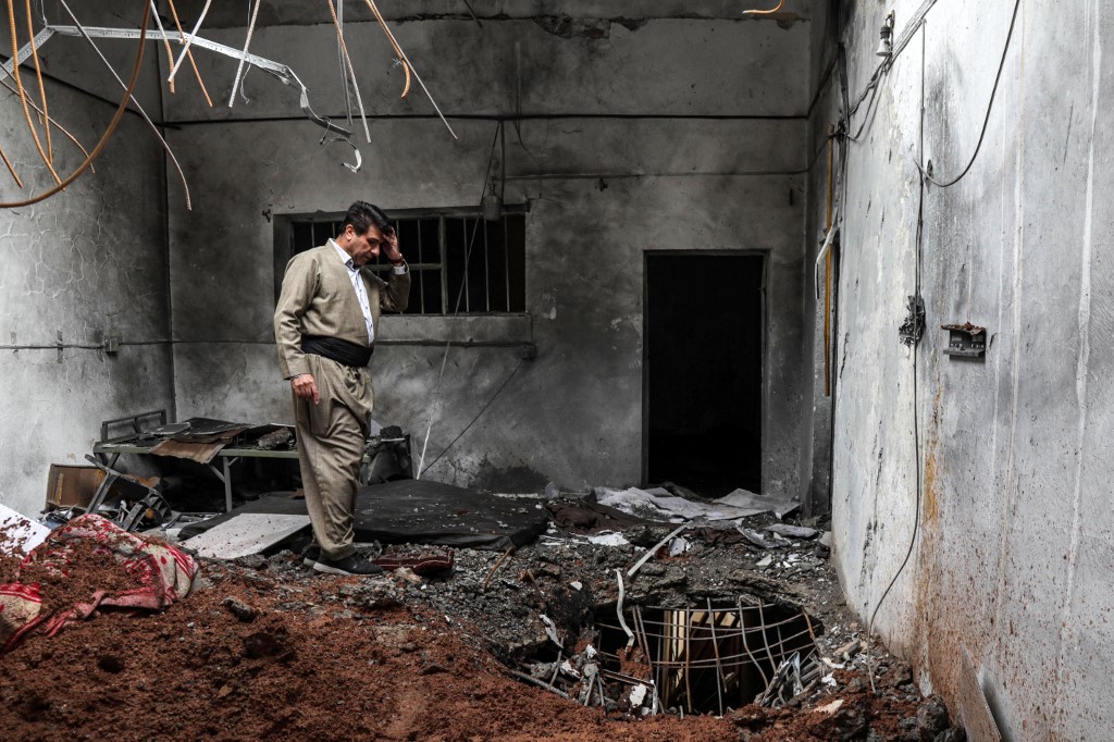 A view at damage sustained at the headquarters of the Kurdistan Democratic Party of Iran (KDPI) following an Iranian cross-border attack in the town of Koye, Nov. 26, 2022. (Photo: Safin Hamed/AFP)