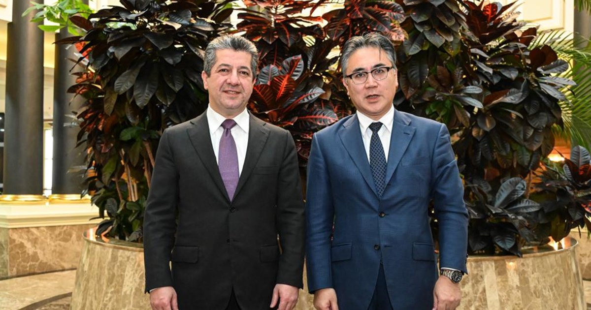 PM Barzani (left) posing for a picture with n Futoshi Matsumoto, Nov. 30, 2022. (Photo: KRG)