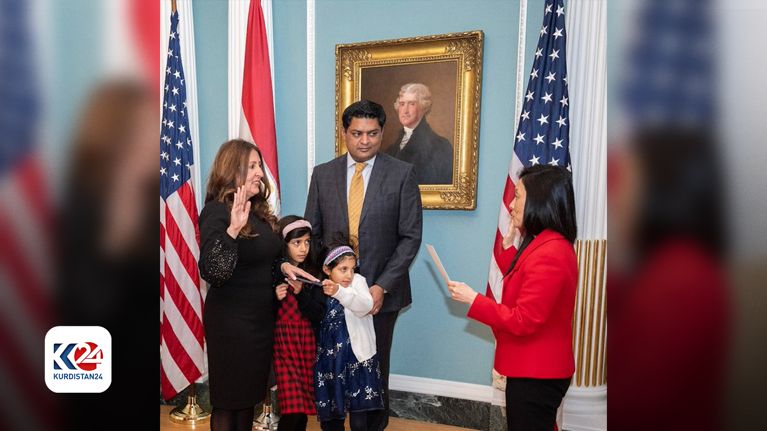 Newly appointed US Ambassador to Egypt Herro Mustafa (left) in the swearing-in ceremony with her family. (Photo: U.S. State Dept - Near Eastern Affairs/ X)