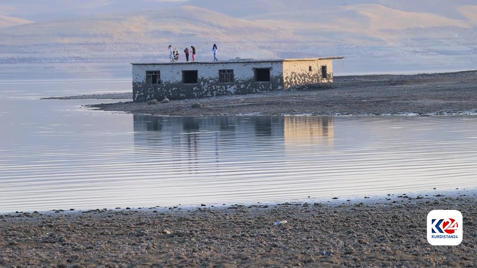 المدرسة التي ظهرت بعد انحسار مياه سد الموصل