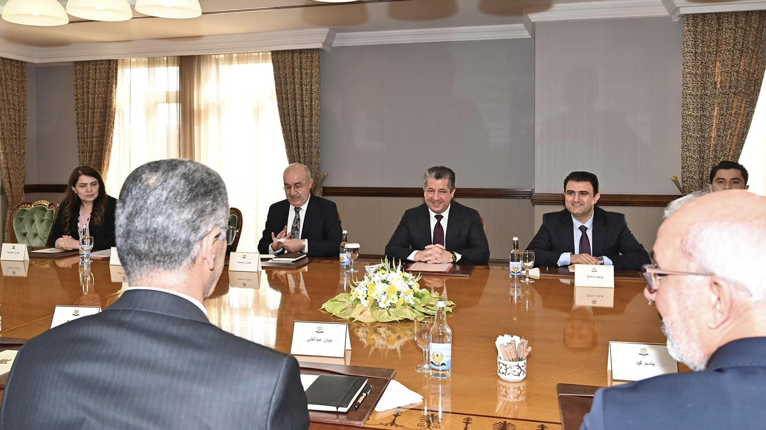 Kurdistan Region Prime Minister Masrour Barzani (center) during his meeting with a top Iraqi oil ministry delegation in Erbil, Nov. 12, 2023. (Photo: KRG)