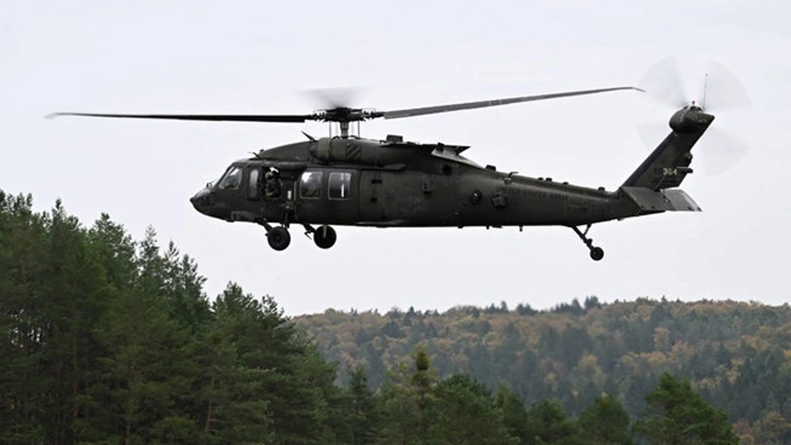 An Apache helicopter takes off from the airfield during the US army Europe and Africa-directed exercise Combined Resolve 19 at the Hohenfels trainings area, southern Germany, Oct. 24, 2023. (Photo: APF)