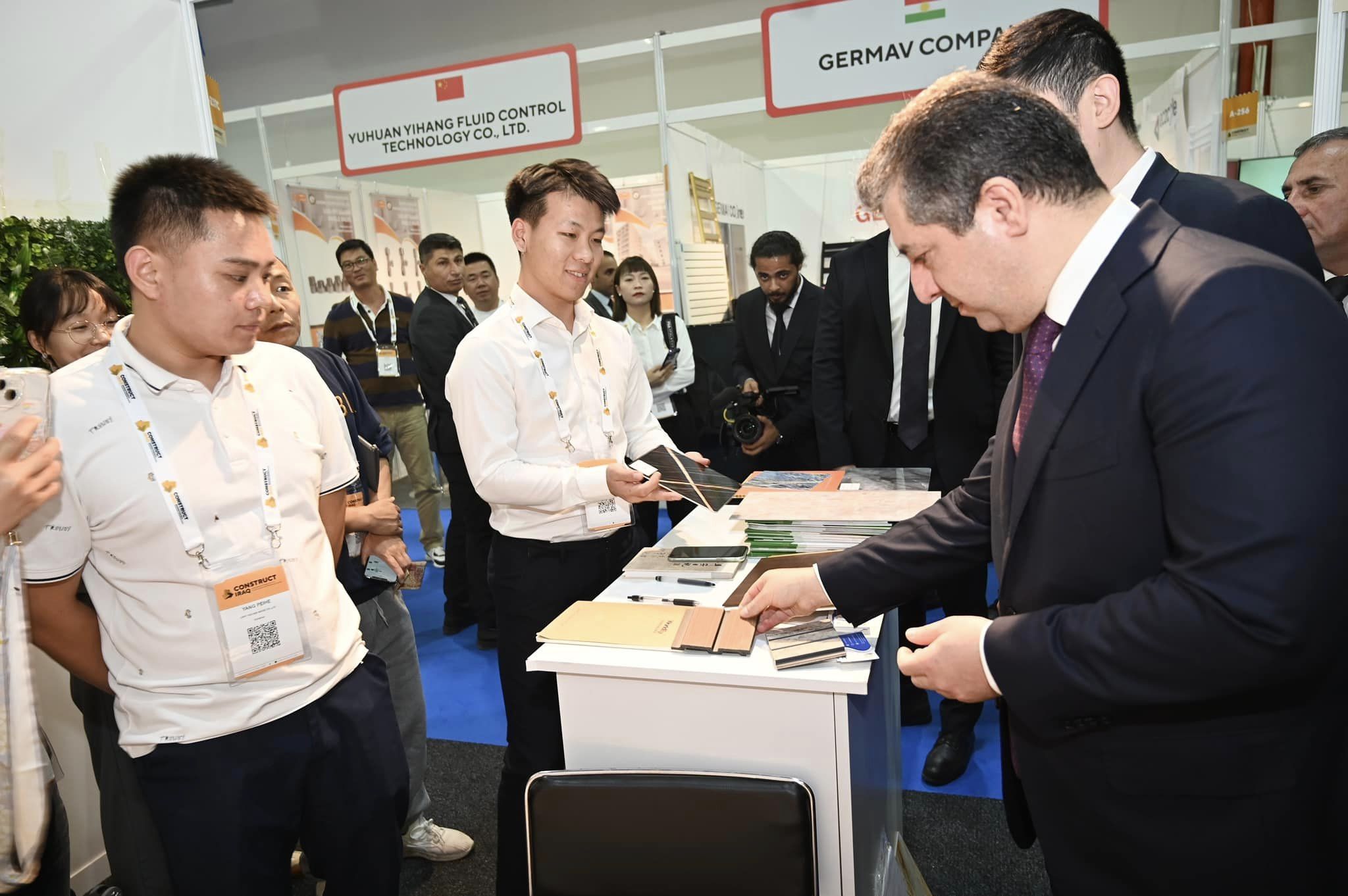Kurdistan Region Prime Minister Masrour Barzani (right) reviewing product samples at Construct Iraq 2023, Nov. 14, 2023. (Photo: KRG)