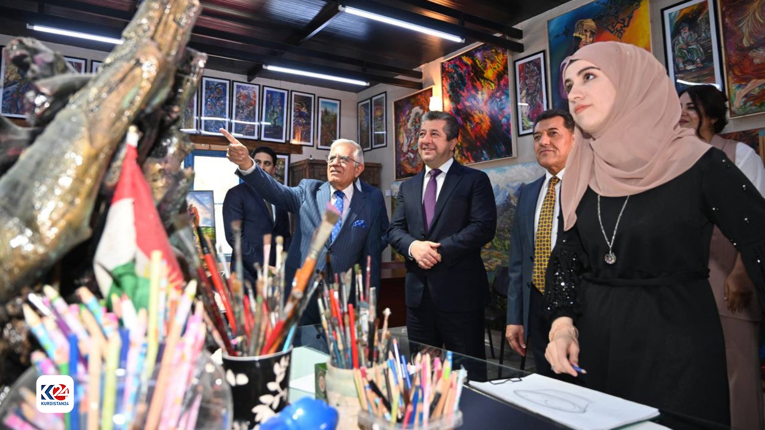 مسرور بارزانی، نخست وزیر اقلیم کوردستان در حال بازدید از جشنواره سالانه دانشسرای هنرهای زیبای اربیل