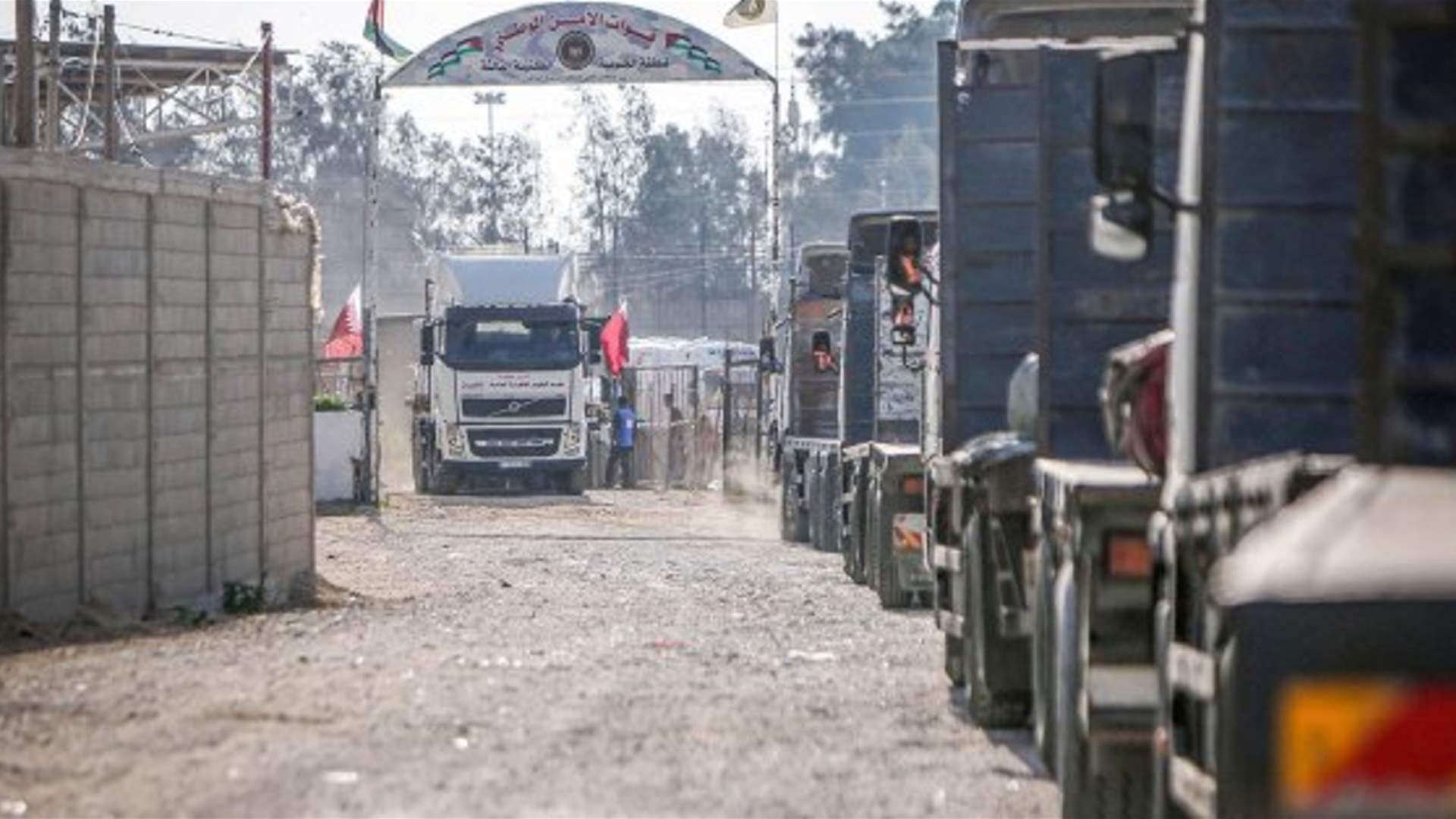 أول شاحنة وقود تدخل قطاع غزة من مصر منذ بداية الحرب