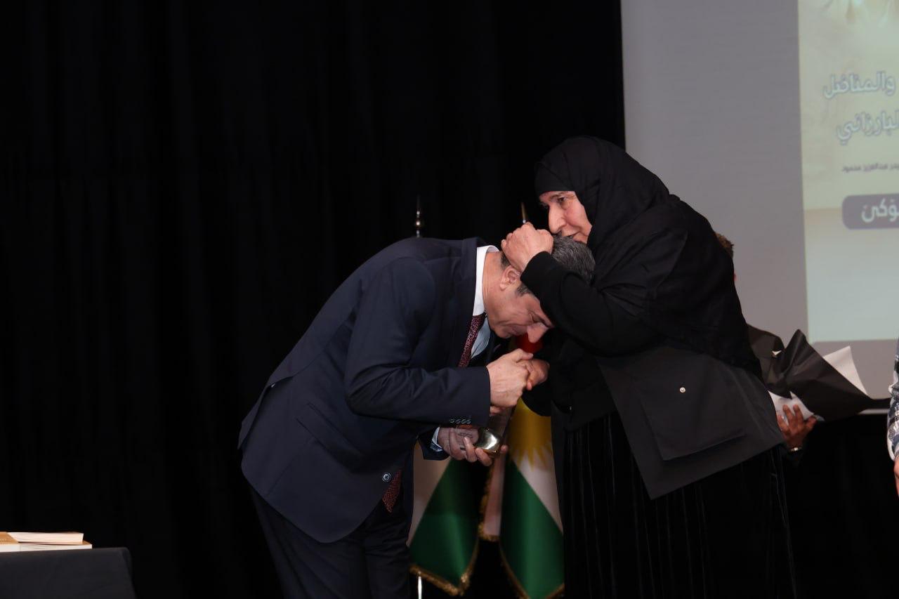 تقدیر از مادر شهید حێدر شهی توسط استاندار دهوک 