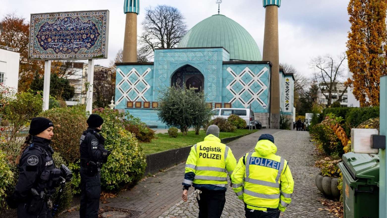 Police officers search the "Blue Mosque", housing the Islamic Centre of Hamburg, during raids across Germany over suspected links to the Iran-backed Hezbollah group (Photo: Axel Heimken/AFP)