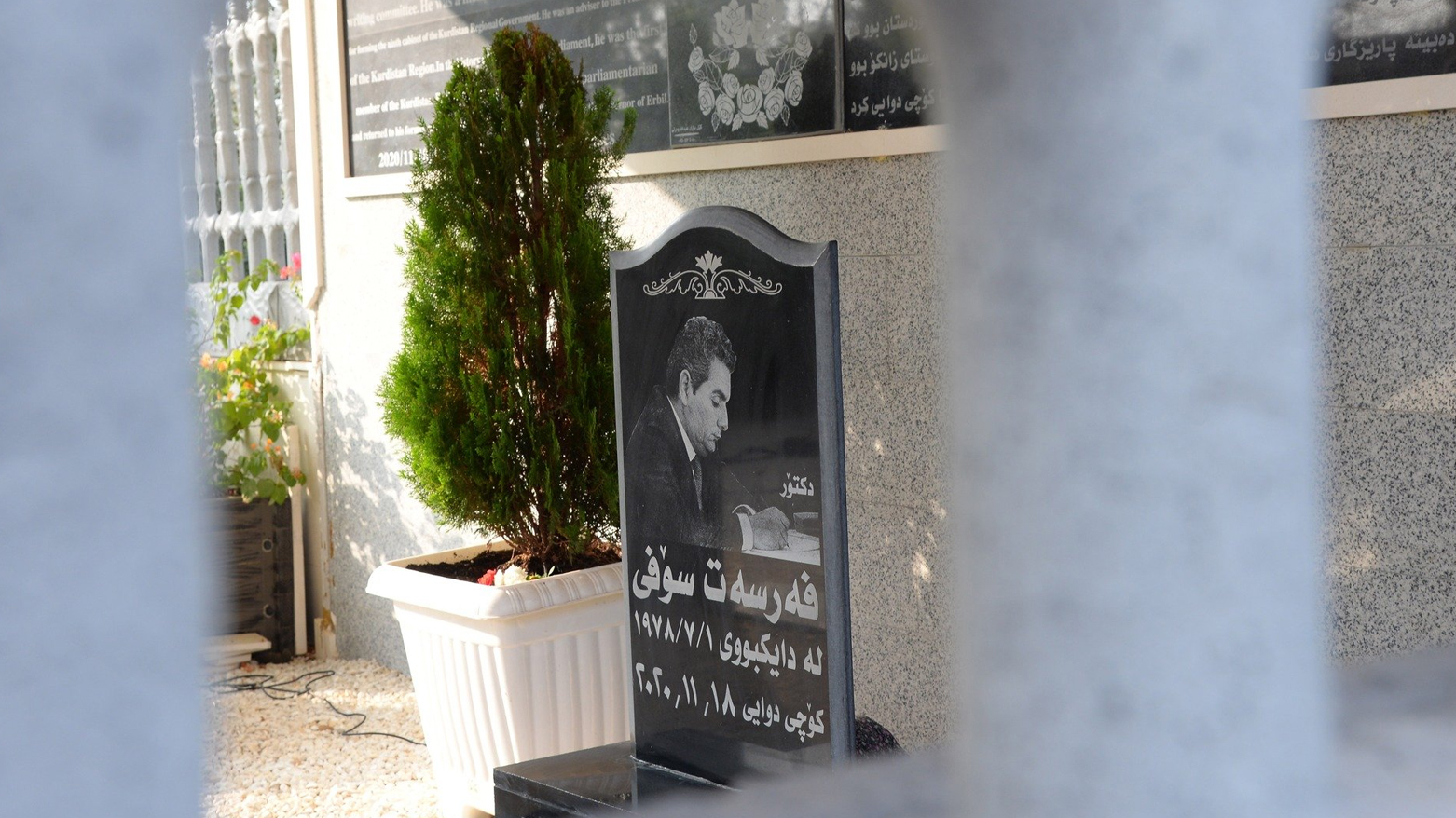 The headstone of late Erbil Governor Firsat Sofi is on display at Sheikh Ahmed graveyard in Erbil, Nov. 18, 2023. (Photo: Kurdistan 24)