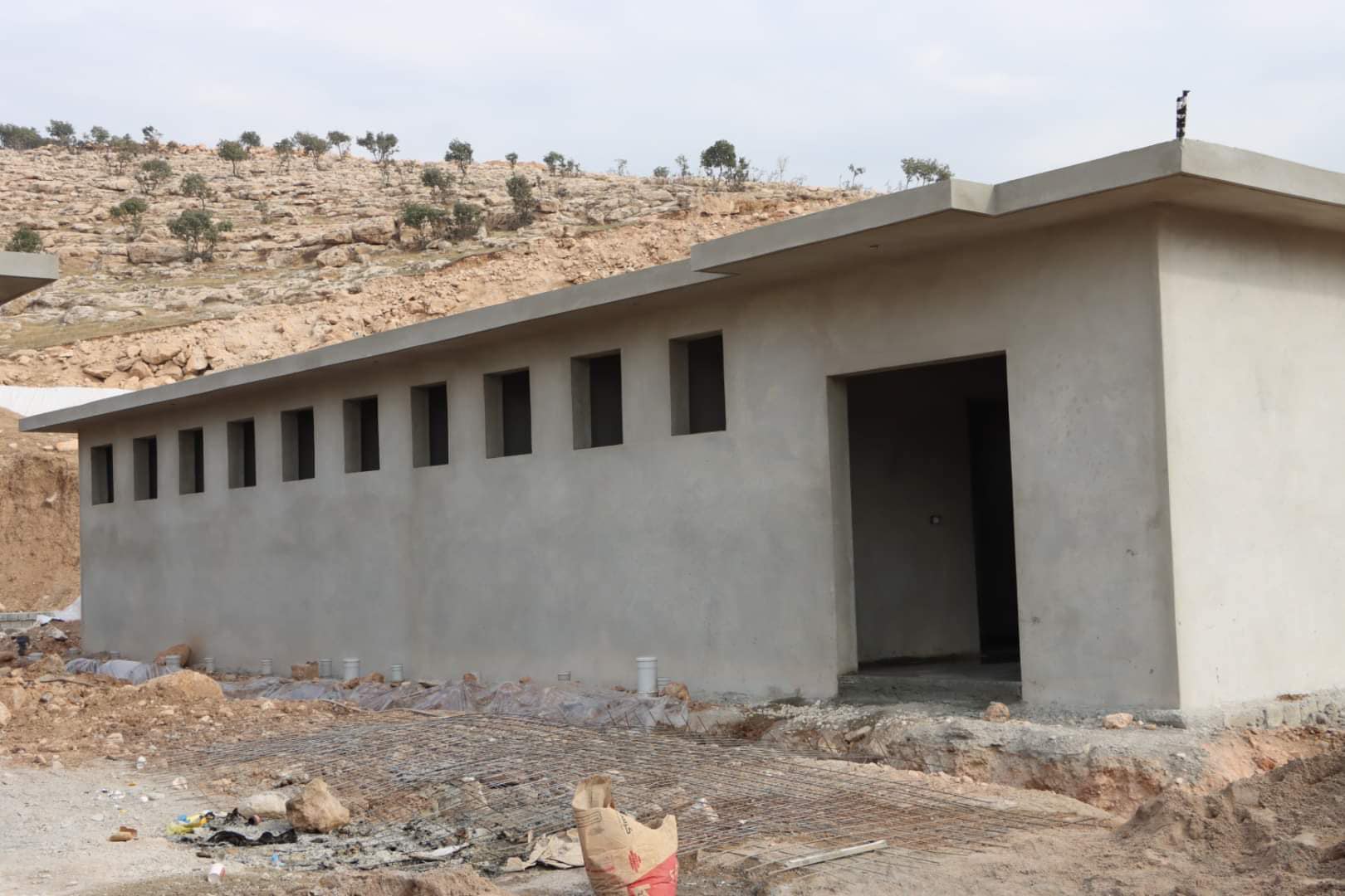کارکردن لە شێڵتەری ئاژەڵە بێلانەکانی دهۆک (وێنە: سەرۆکایەتیی شارەوانیی دهۆک)