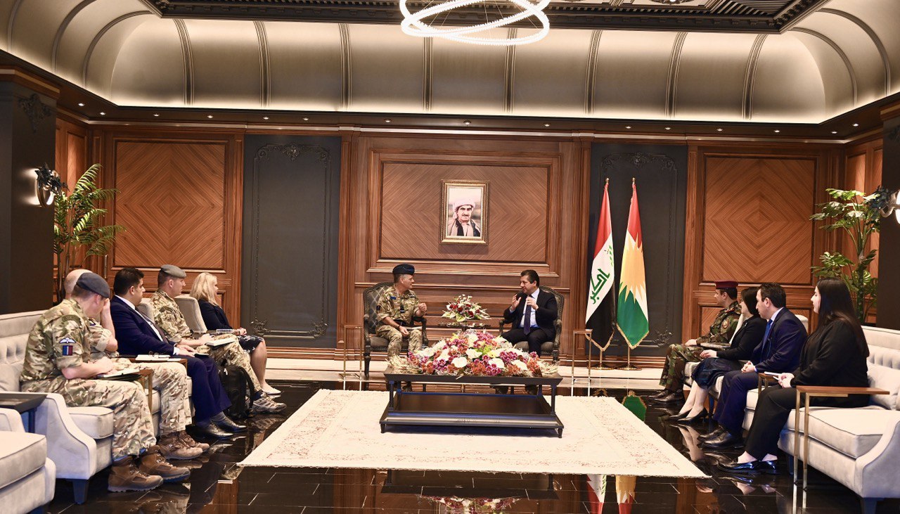 Prime Minister Masrour Barzani (top right) during his meeting with Mar. Martin ‘Sammy’ Sampson, UK Defense Senior Advisor Middle East and North Africa, Nov. 22, 2023. (Photo: KRG)
