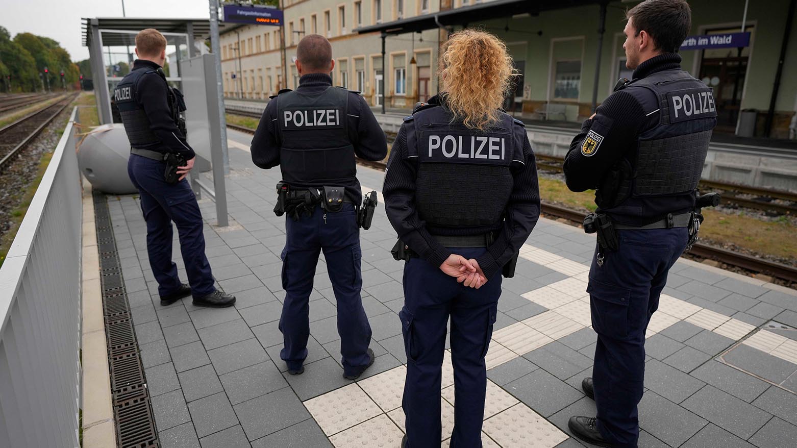 German federal police. (Photo: Matthias Schrader/ AP)