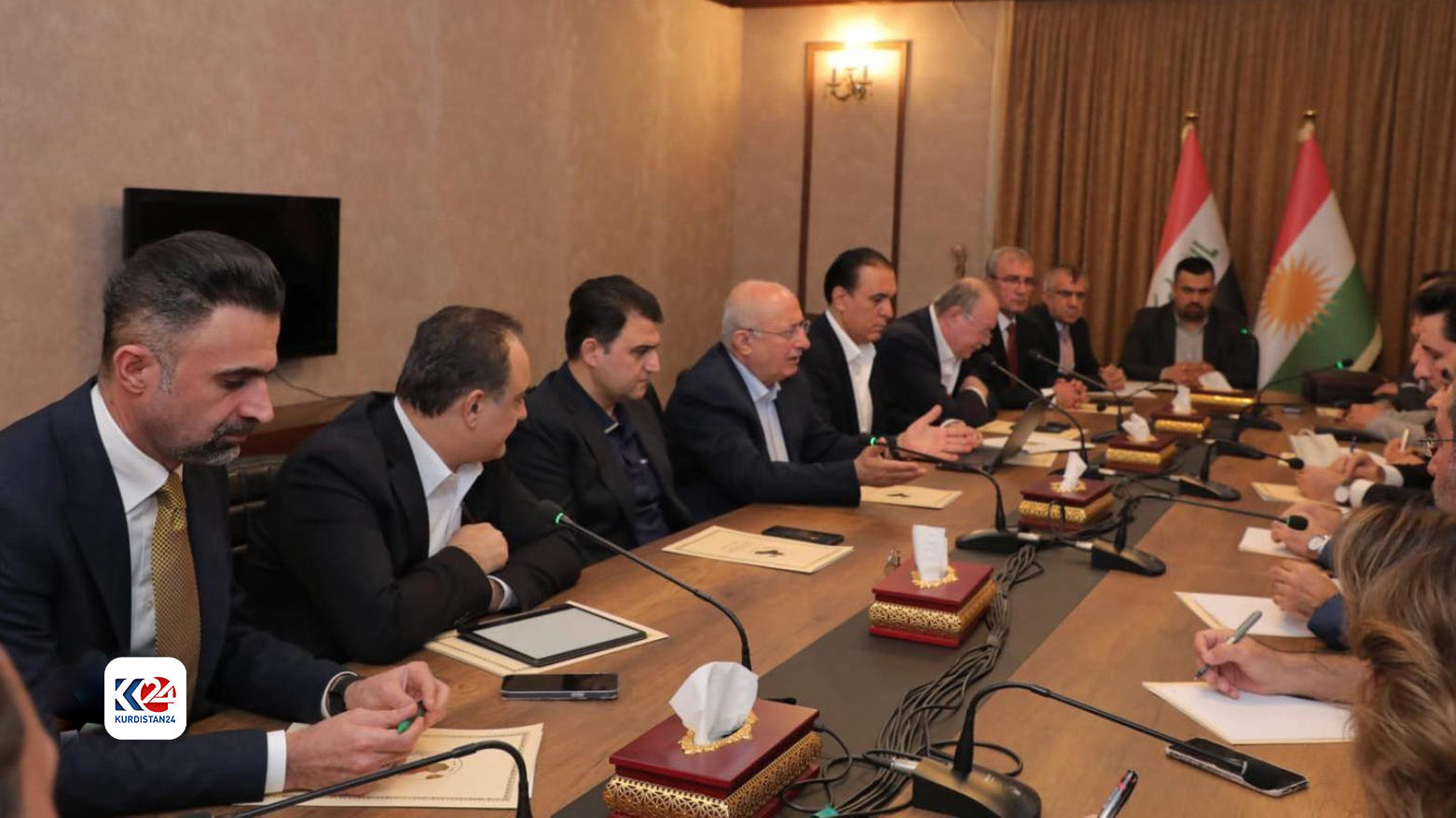 KRG delegation (left) during their meeting with the delegation of the Iraqi officials. (Photo: KRG)