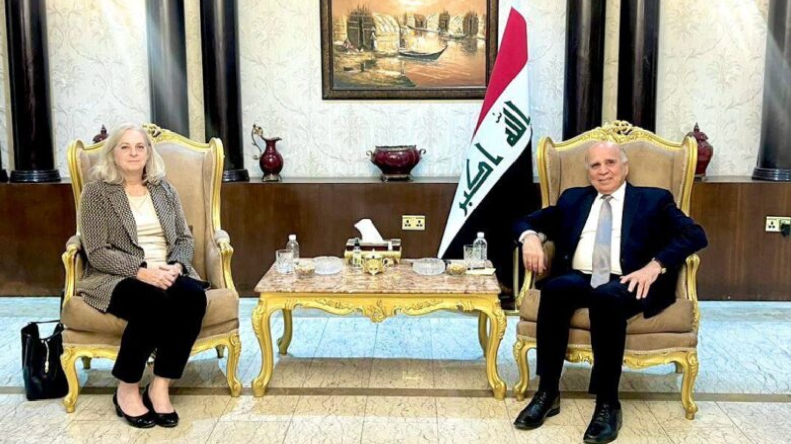 فواد حسین وزیر امور خارجه‌ی عراق و الینا رومانوسکی سفیر آمریکا در عراق