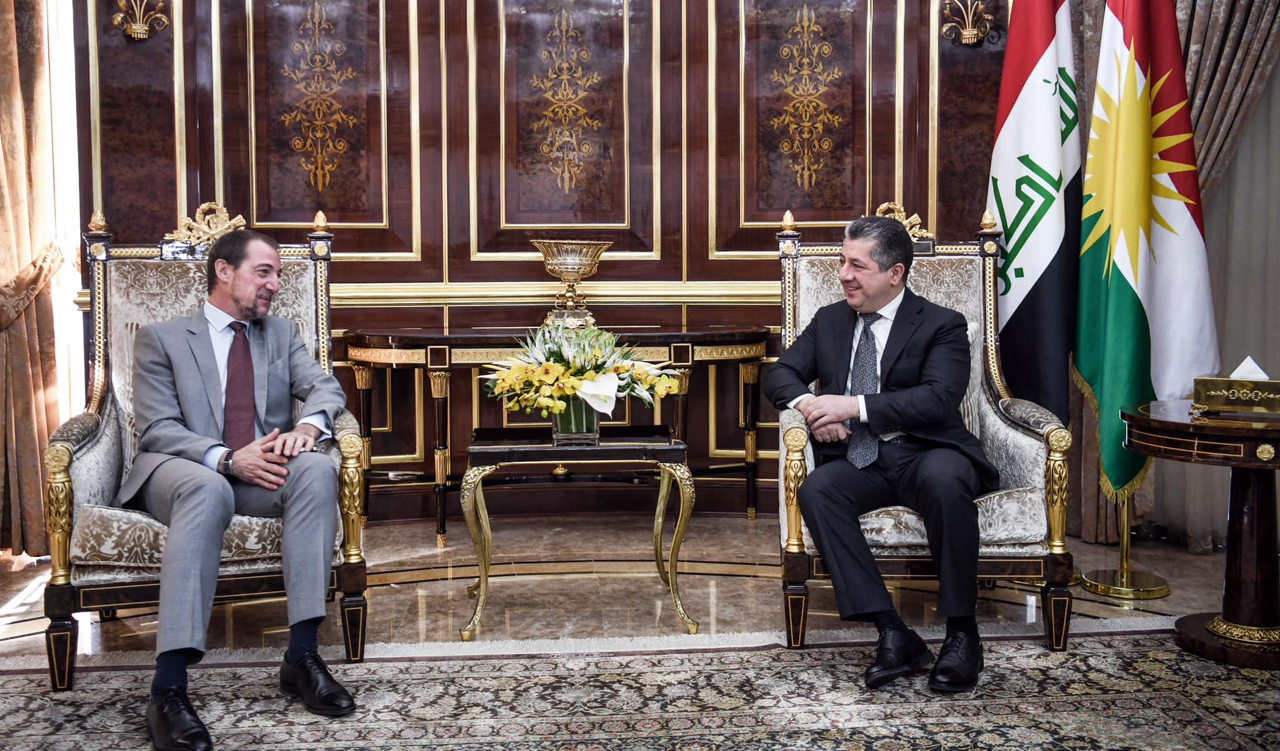 Kurdistan Region Prime Minister Masrour Barzani (right) during his meeting with new French Consul General to Erbil Yann Braem, Nov. 29, 2023. (Photo: KRG)
