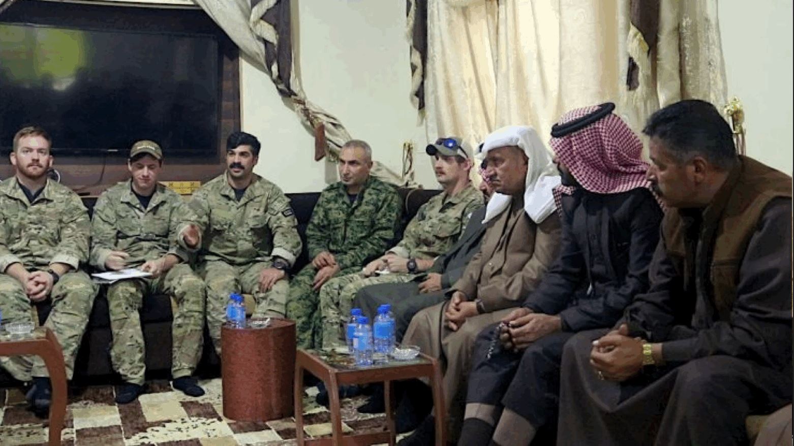 US and SDF fighters on Tuesday met with local tribal leaders in Deir ez-Zor (Photo: SDF Press).
