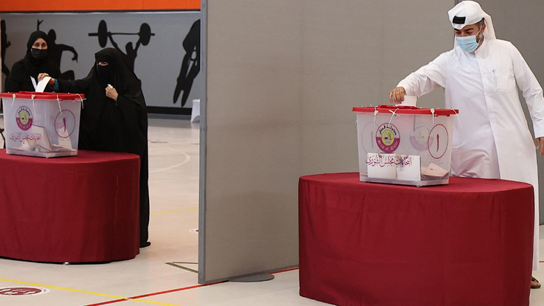 يشكل الأجانب 90 بالمئة من عدد سكان قطر البالغ 2,75 مليون نسمة، ولا يحق لهم التصويت والترشح