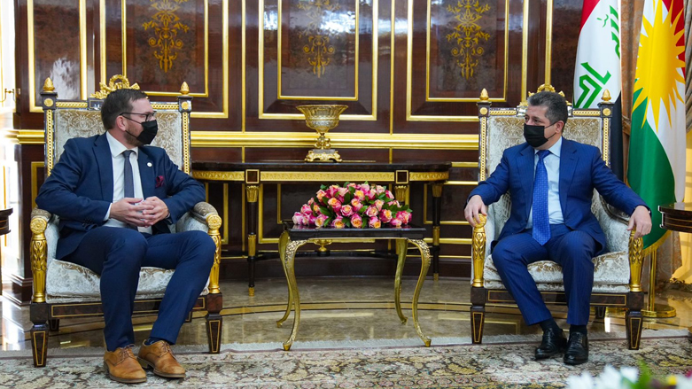 Prime Minister Masrour Barzani (right) and Swedish parliamentary official Hakan Svenling meet in Erbil, Oct. 3, 2021. (Photo: KRG)