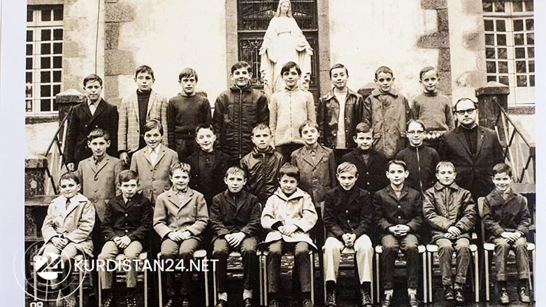 ژماره‌یه‌ك له‌ قوتابیانی Chavagnes-en-Paillers كه‌ له‌ په‌نجاكانی سه‌ده‌ی رابردوو گیراوه‌ و به‌شێك له‌م منداڵانه‌ له‌ لایه‌ن قه‌شه‌كانه‌وه‌ ده‌ستدرێژی سێكسی به‌رده‌وامیان كراوه‌ته‌ سه‌ر