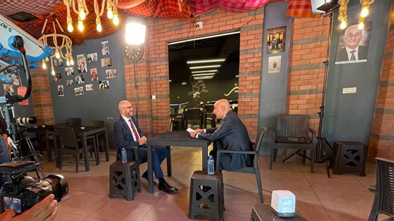 David Hunt, the UK Consul General to Erbil (left), is pictured during his interview with Farhad Rasul of Kurdistan 24, Sept. 27, 2021. (Photo: UK Consulate General Erbil/Twitter)