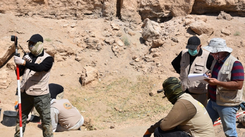 Iraqi authorities excavate a mass grave site in the Anbar Governorate (Photo: UNITAD)