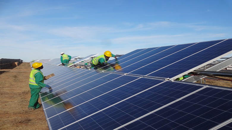 Scatec Solar panels being set up in Egypt. (Photo: Scatec Website)