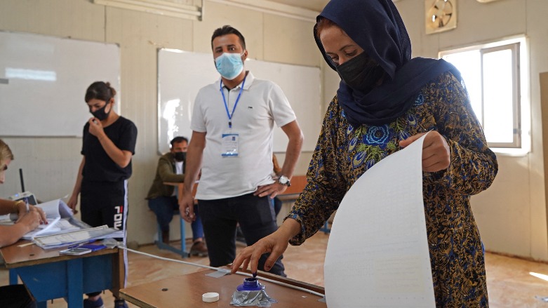 Displaced Yazidis cast their votes for the parliamentary elections at a camp in the Sharya area, some 15 kilometres from the northern city of Dohuk in the autonomous Iraqi Kurdistan region, on October 8, 2021. (Photo: Ismael ADNAN/AFP)