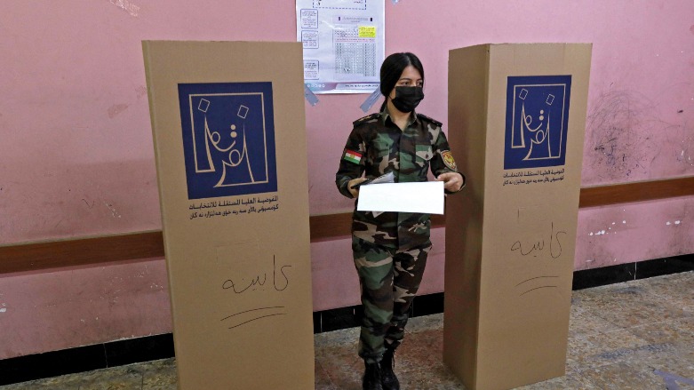 A member of Kurdish Peshmerga security forces casts her vote in Erbil, the capital of the northern autonomous Kurdistan Region, on Oct. 8, 2021. (Photo: Safin Hamed / AFP)