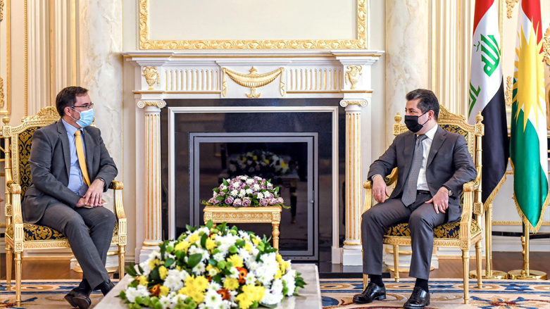 Kurdistan Region Prime Minister Masrour Barzani (right) and Britain’s Ambassador to Iraq Mark Bryson-Richardson in Erbil, Oct. 21, 2021. (Photo: KRG)