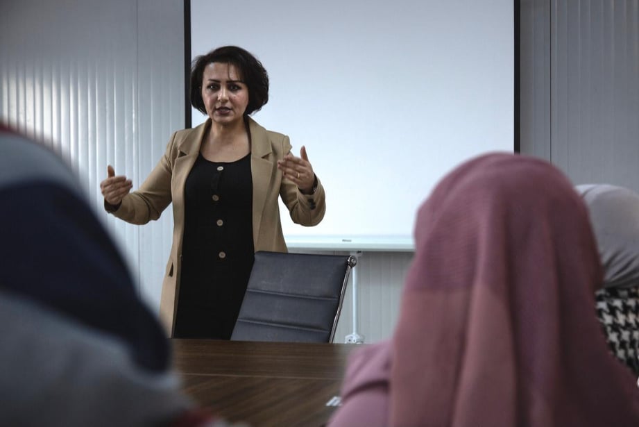 ئاوێزان نوری، جێگری سه&zwnj;رۆكی سه&zwnj;نته&zwnj;ری په&zwnj;نا بۆ به&zwnj;ره&zwnj;نگاربوونه&zwnj;وه&zwnj;ی توندوتیژی دژی ژنان له&zwnj; كه&zwnj;ركووك و یه&zwnj;كێك له&zwnj; سه&zwnj;رپه&zwnj;رشتیارانی توێژینه&zwnj;وه&zwnj;كه&zwnj;