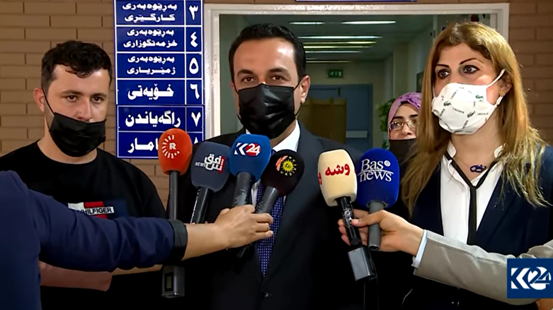 Erbil Governor Omed Khoshnaw (center) speaking to reporters in the Maternity and Teaching Hospital in the Kurdish capital, Oct. 27, 2021. (Photo: Screengrab/Kurdistan24)