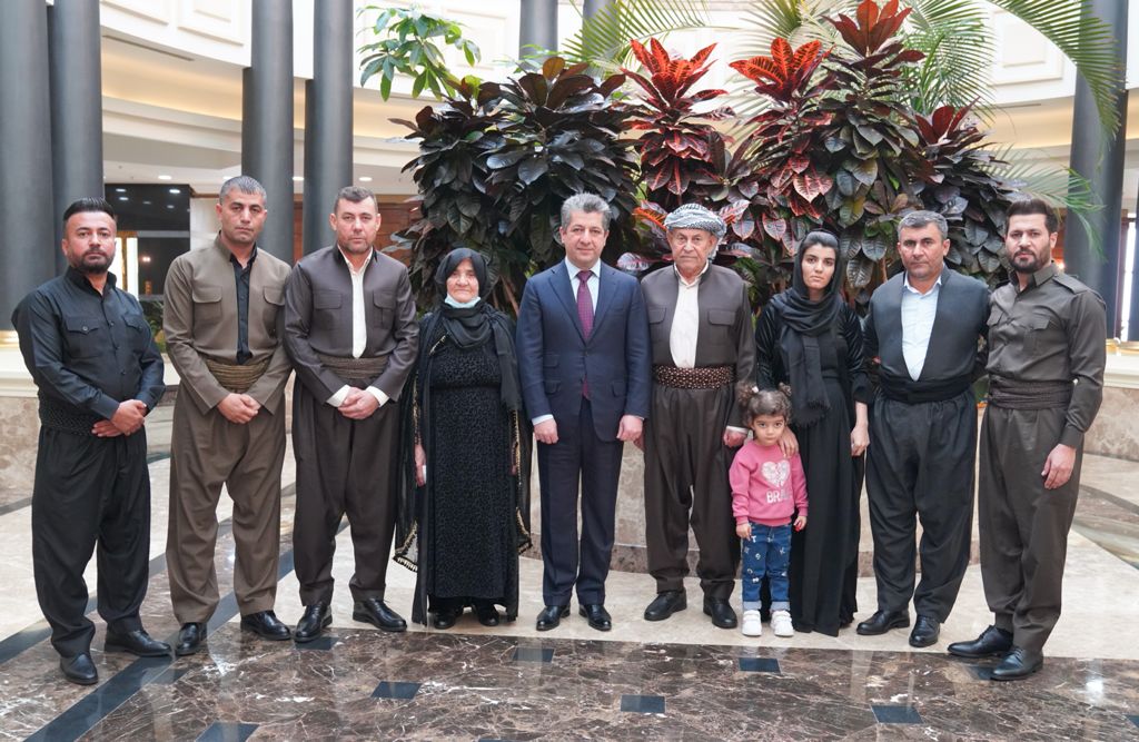 سەرۆکی حکومەتی هەرێمی کوردستان پێشوازی لە بنەماڵەی شەهید ئیبراهیم خدر هێرۆیی دەکات