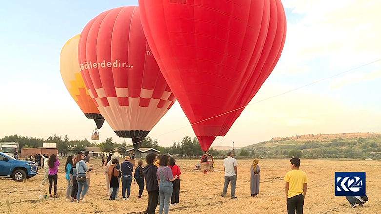 Festîvala Çandî ya Rêya Sûrên Diyarbekirê bi çalakiyên cuda û bertekan destpê kir
