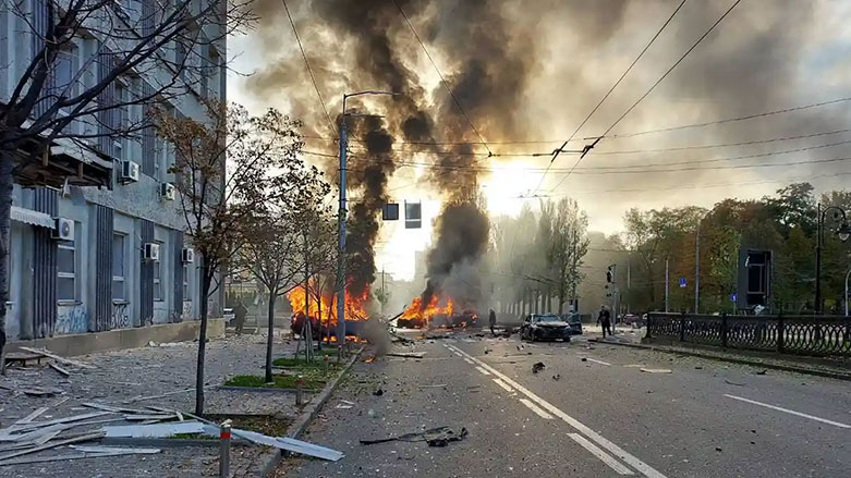 Kiev'de patlama sonrası dumanlar yükseldi (Foto: Photograph: @MattiMaasikas)