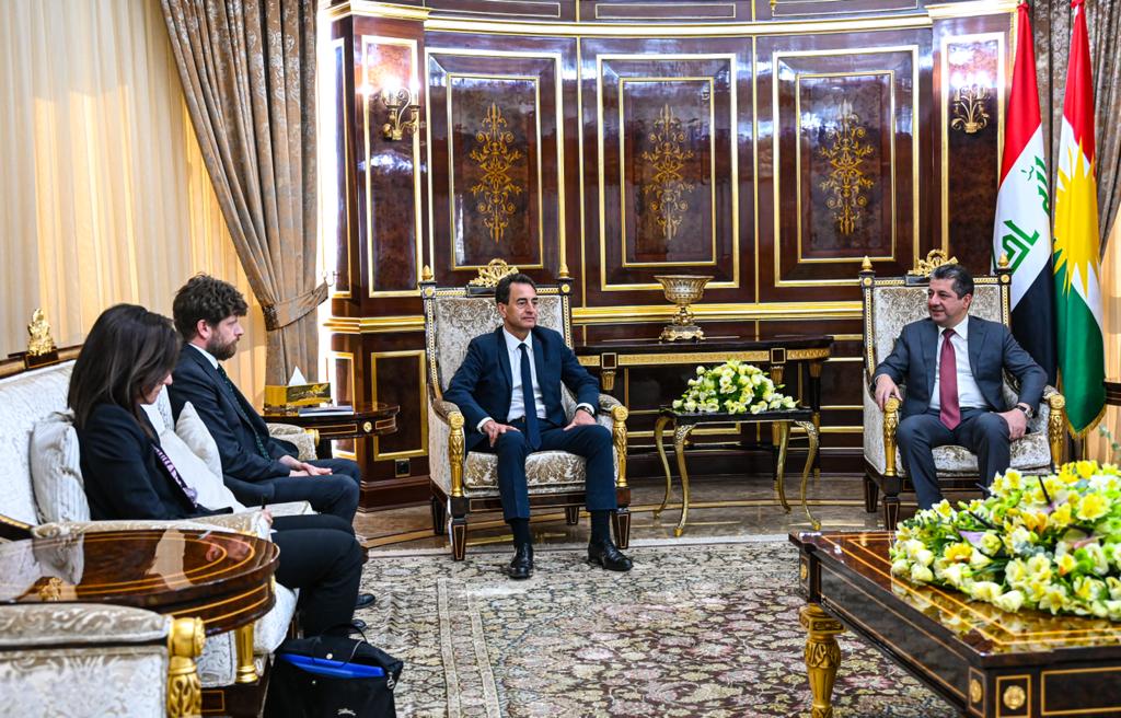 Kurdistan Region Prime Minister Masrour Barzani (top right) during his meeting with French Ambassador to Iraq Éric Chevalier in Erbil, Oct. 11, 2022. (Photo: KRG)