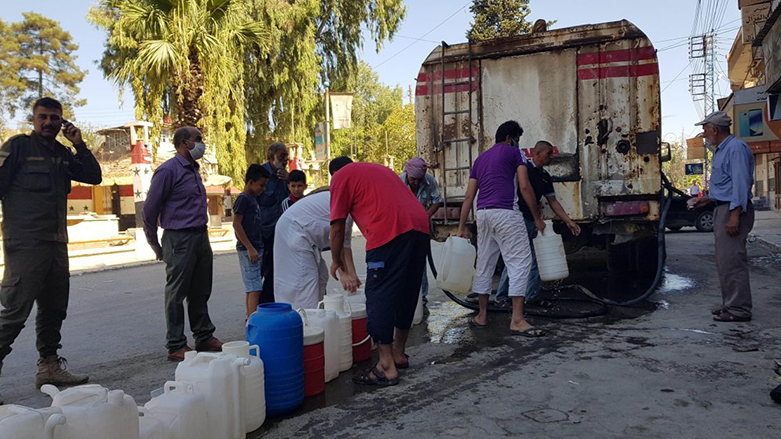 Civilians in Hasakah have been relying on water trucks due to the lack of water in Hasakah (Photo: Ronahi)