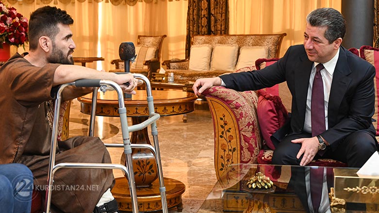 Prime Minister Masrour Barzani today met with Kurdistan 24 reporter Soran Kamaran to wish him well, Oct 18, 2022 (Photo: Kurdistan 24)