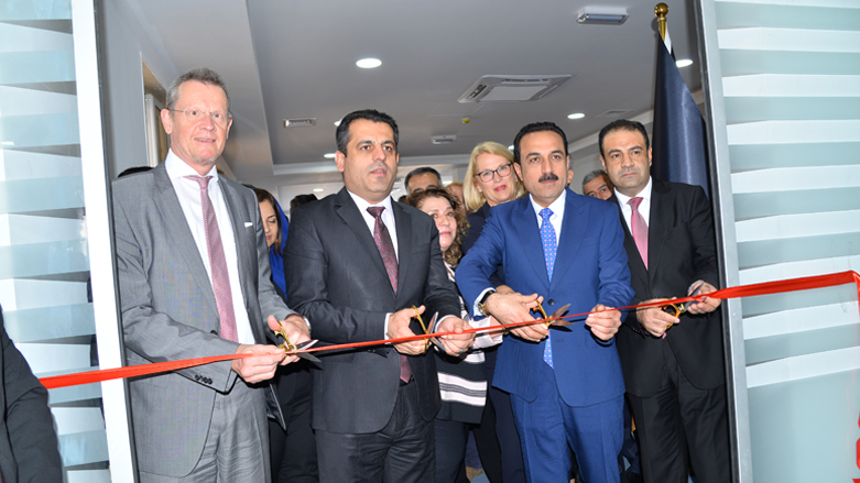 Local officials and representatives of the international community and diplomatic community cutting the ribbon to inaugurate Bahrka Hospital in Erbil, Oct. 24, 2022. (Photo: Rebaz Siyan/Kurdistan 24)