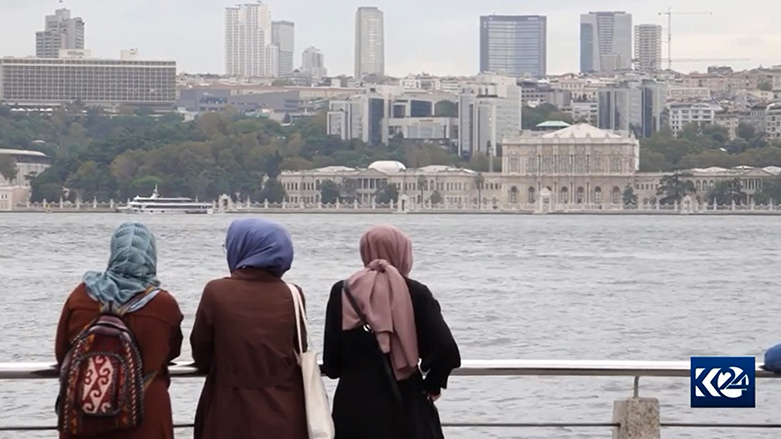“Pirsa hîcabê li Tirkiyê ji bo armancên siyasî tê bikaranîn”