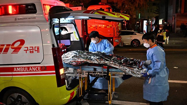 İzdihamda ölenler ambulanslarla taşındı (Foto: AFP)