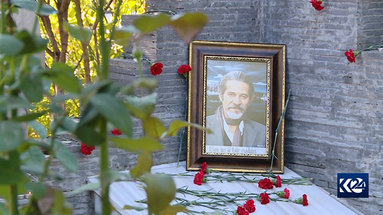 Arjen Arî li ser gora xwe hat bibîranîn