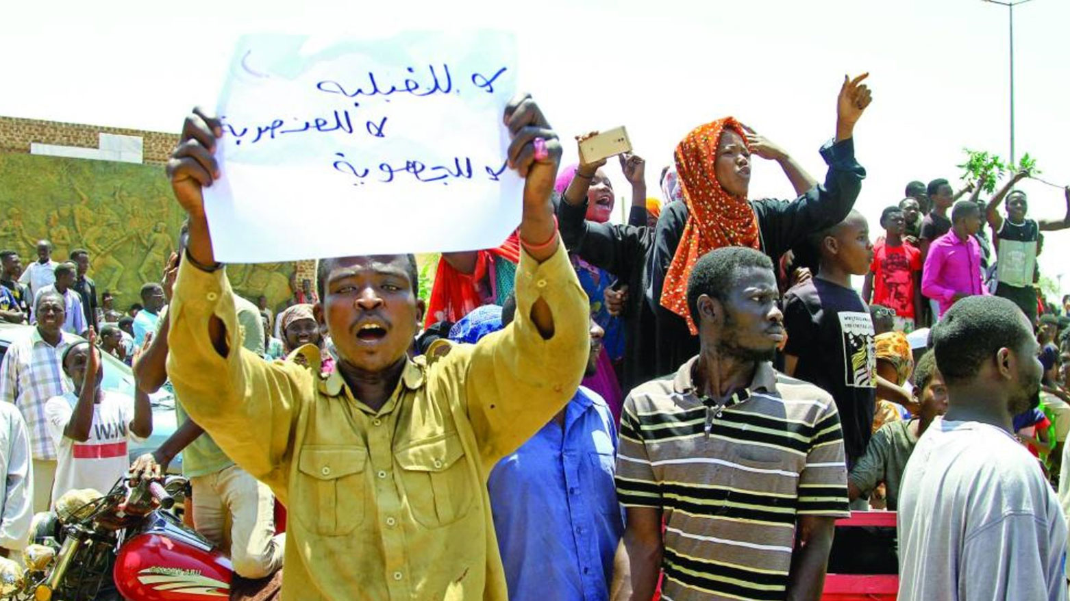 بەهۆی هێرشێکی هێزەکانی پشتیوانی خێرا بە هەزاران هاووڵاتی سوودانی هەڵاتن