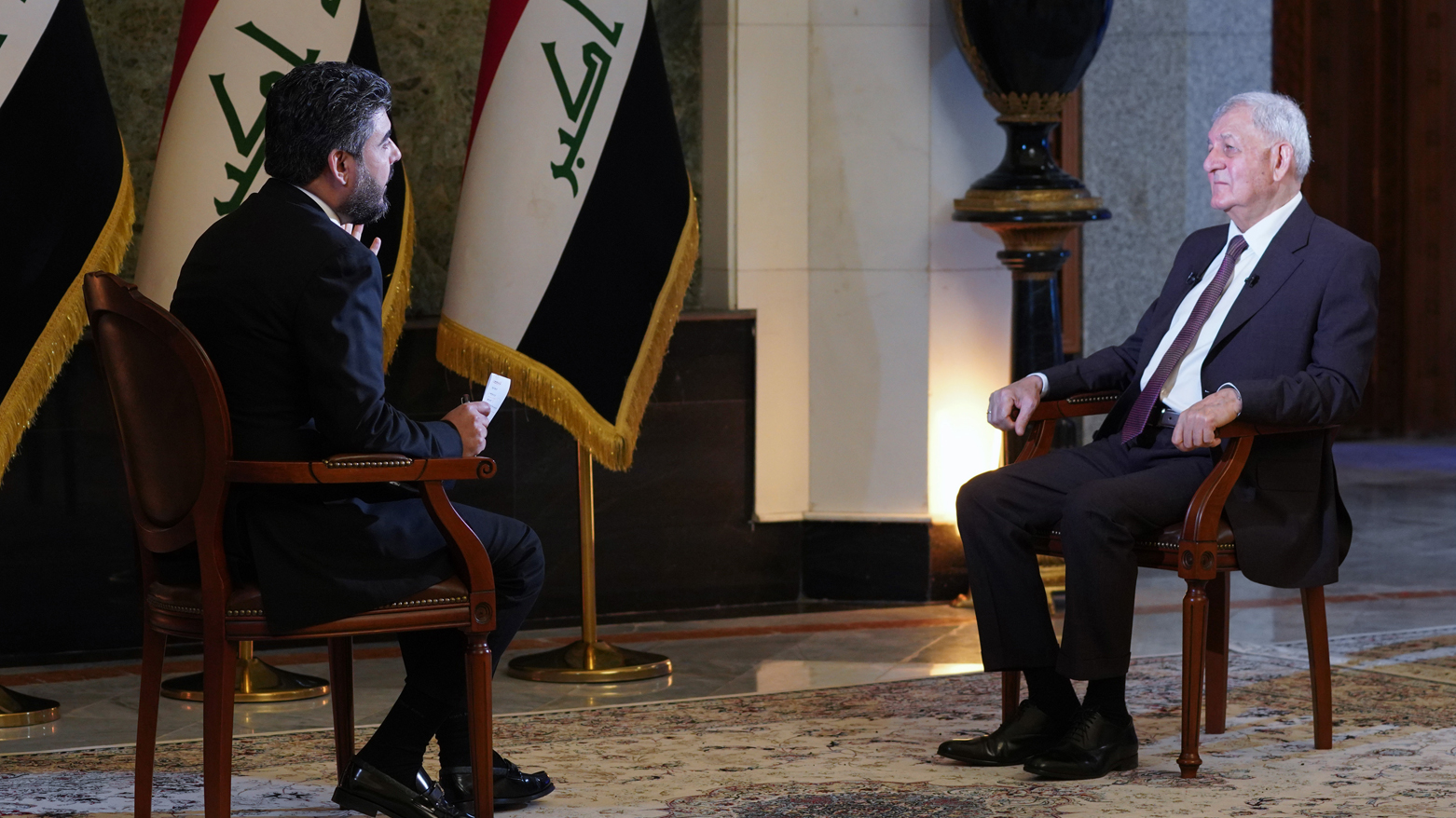 عبداللطیف رشید، رئیس جمهور عراق فدرال در هنگام مصاحبه با مجری شبکه خبری العربیه الحدث - عکس؛ پایگاه خبری ریاست جمهوری عراق