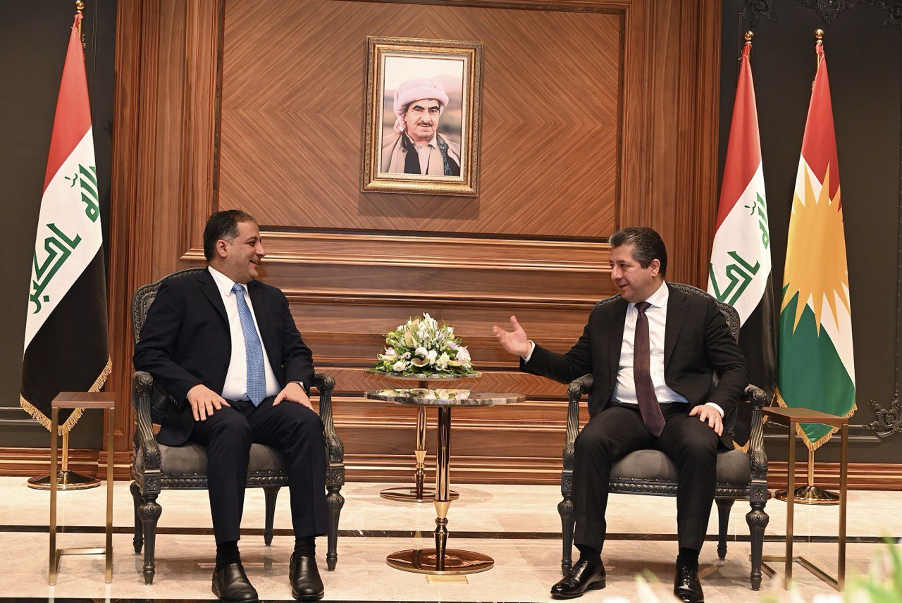 Kurdistan Region Prime Minister Masrour Barzani (right) during his meeting with Iraqi Minister of Youth and Sports Ahmed Al-Mubarqa in Erbil, Oct. 15, 2023. (Photo: KRG)