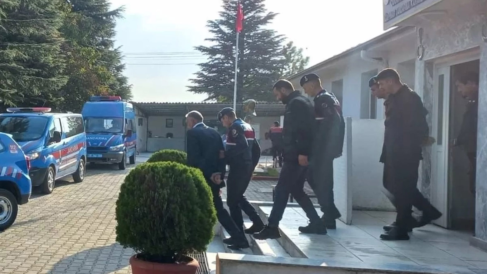 Ji ber gotina stranên Kurdî, 23 kes li Eskîşehîrê hatin binçavkirin
