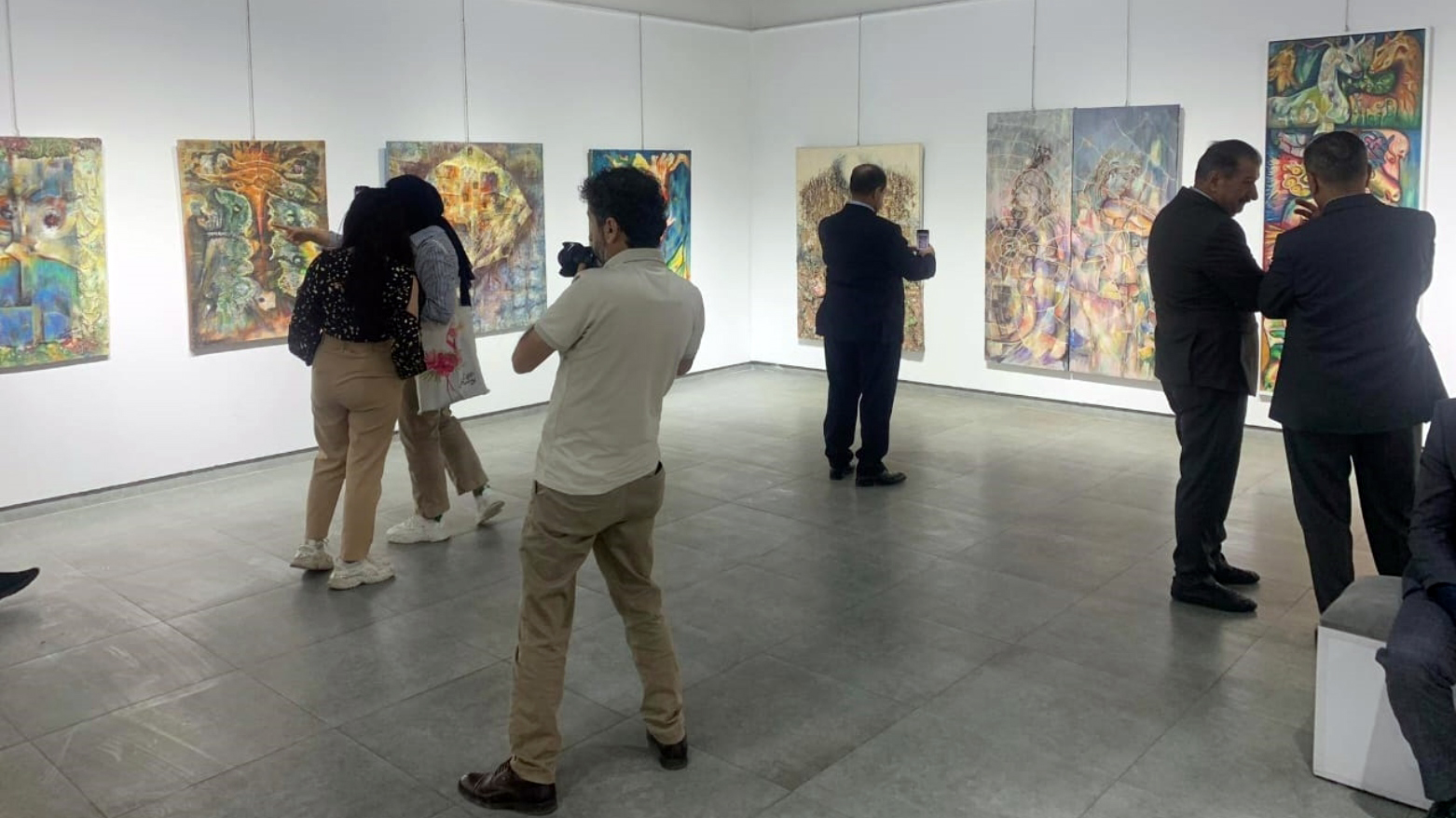 ئەزموونی شێوەکارێک بوو به ناونیشانی پێشانگاکەی
