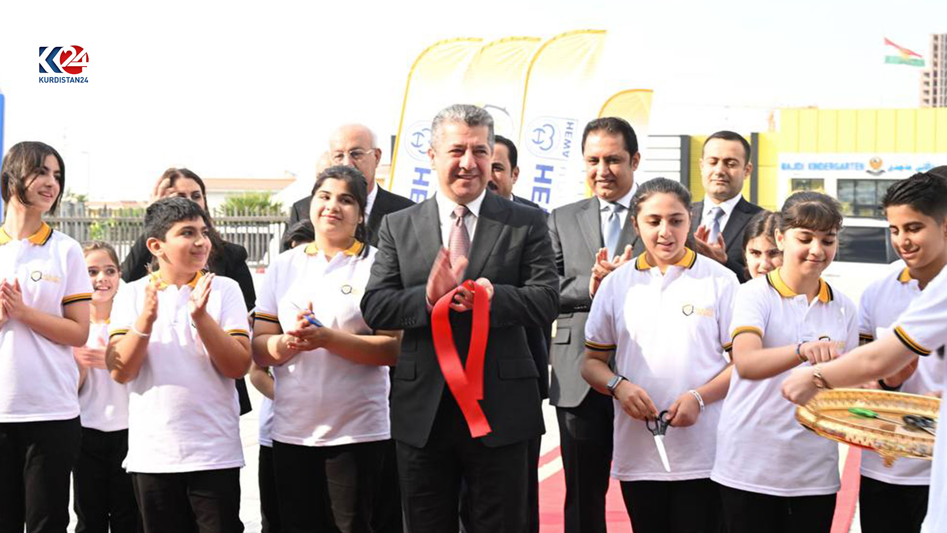 مەسرور بارزانی، سەرۆکی حکومەتی هەرێمی کوردستان لەکاتی کردنەوەی قوتابخانە و باخچەی منداڵانی ماجیدی